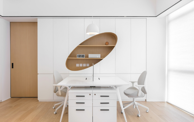 上海辦公室裝修設(shè)計(jì)：紅色工礦吊燈如何成為焦點(diǎn)？